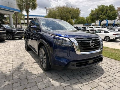 2025 Nissan Pathfinder SV