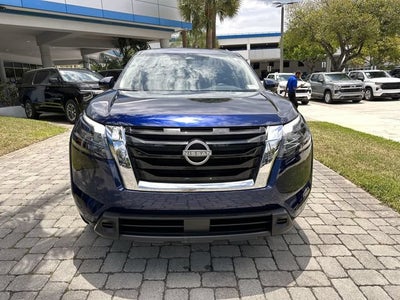 2025 Nissan Pathfinder SV