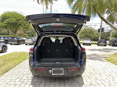 2025 Nissan Pathfinder SV