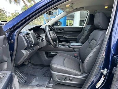 2025 Nissan Pathfinder SV