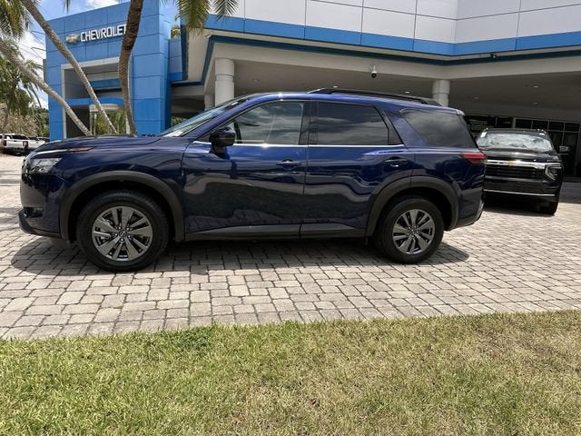 2025 Nissan Pathfinder SV