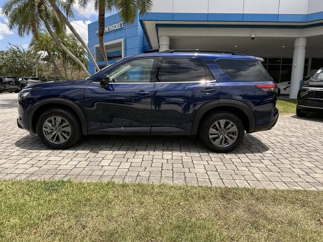 2025 Nissan Pathfinder SV