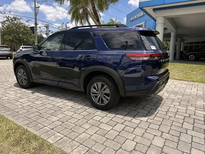 2025 Nissan Pathfinder SV