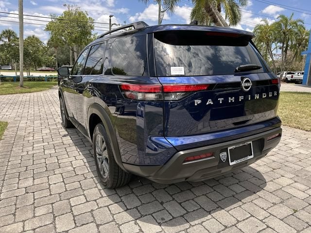 2025 Nissan Pathfinder SV