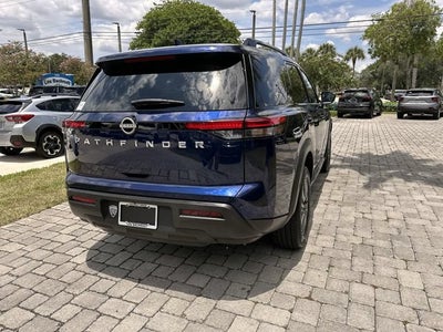 2025 Nissan Pathfinder SV