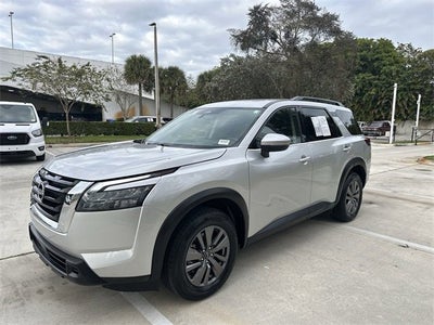2025 Nissan Pathfinder SV