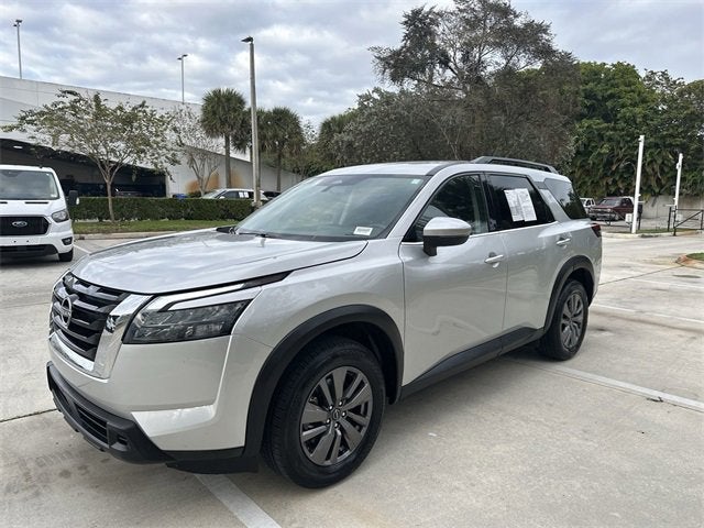 2025 Nissan Pathfinder SV