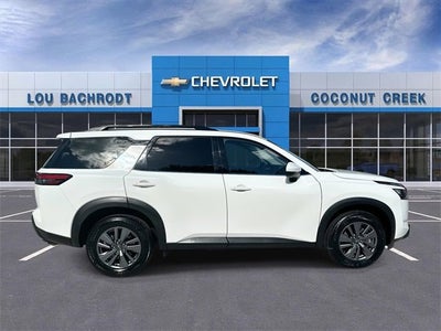 2025 Nissan Pathfinder SV