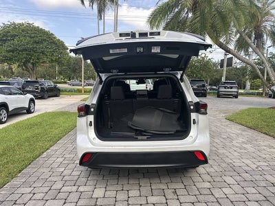 2024 Toyota Highlander LE