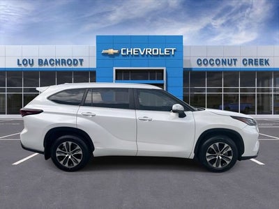 2024 Toyota Highlander LE