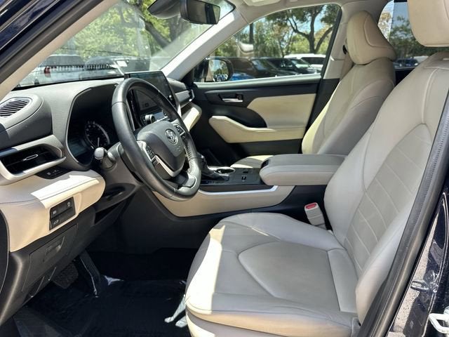 2024 Toyota Highlander LE