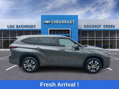 2024 Toyota Highlander LE