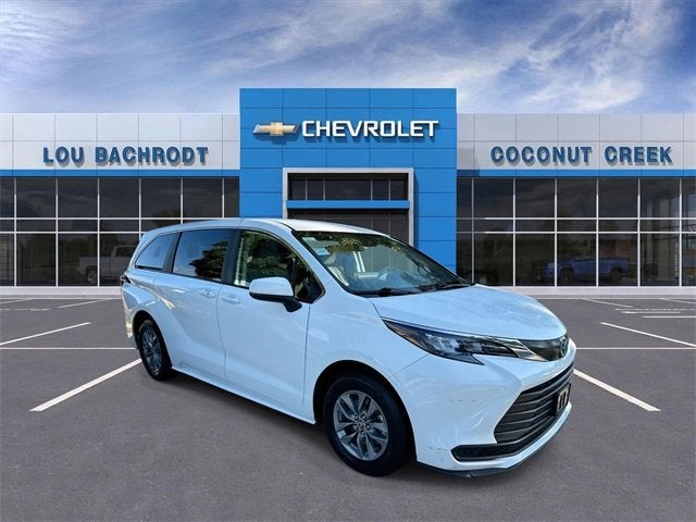 2024 Toyota Sienna LE