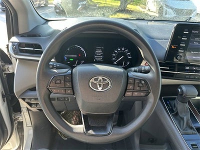 2024 Toyota Sienna LE
