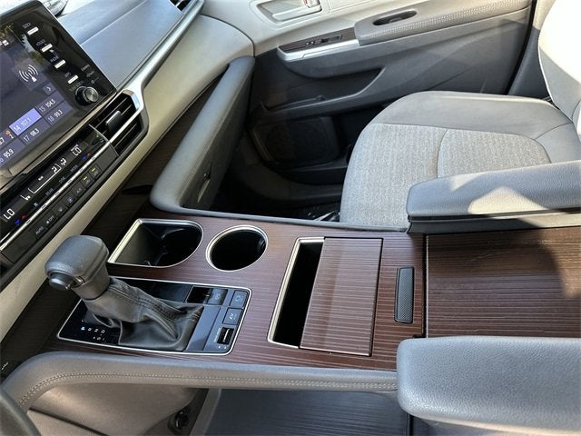 2024 Toyota Sienna LE