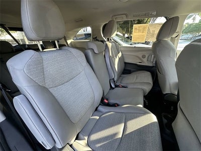 2024 Toyota Sienna LE
