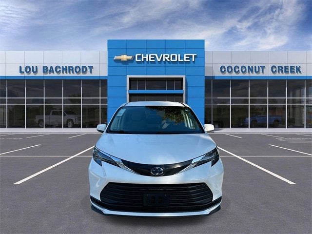 2024 Toyota Sienna LE