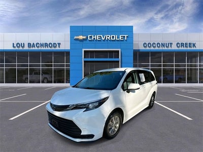 2024 Toyota Sienna LE