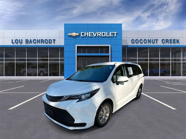 2024 Toyota Sienna LE