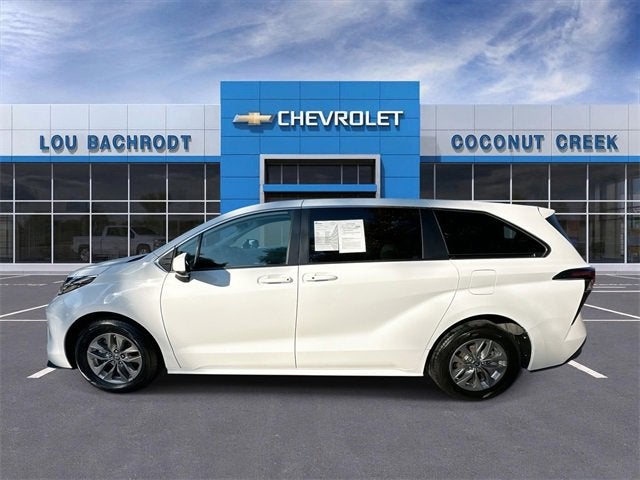 2024 Toyota Sienna LE