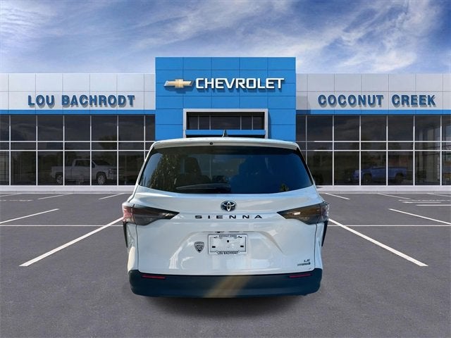 2024 Toyota Sienna LE