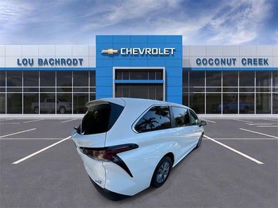 2024 Toyota Sienna LE