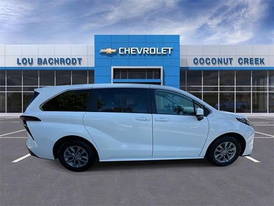 2024 Toyota Sienna LE