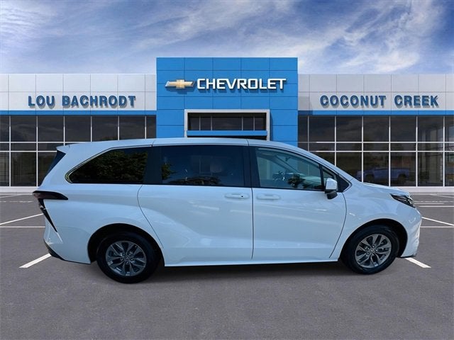 2024 Toyota Sienna LE