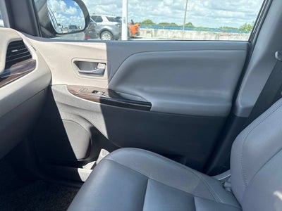 2020 Toyota Sienna XLE Auto Access Seat