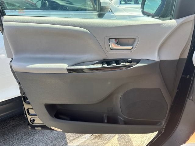 2020 Toyota Sienna XLE Auto Access Seat