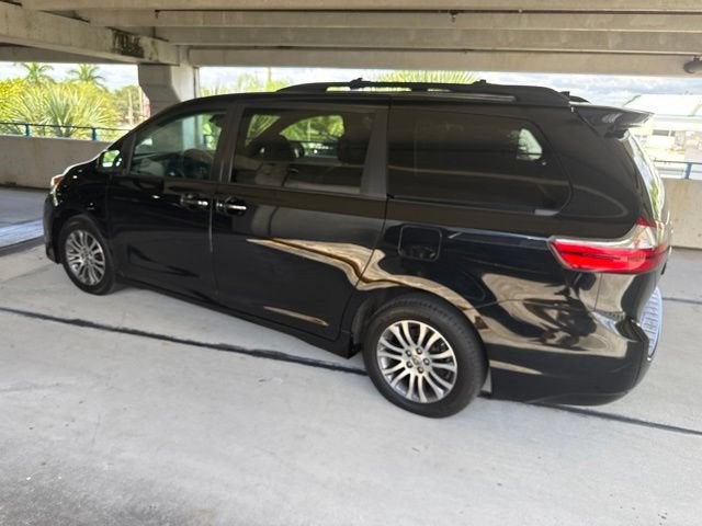 2020 Toyota Sienna XLE Auto Access Seat