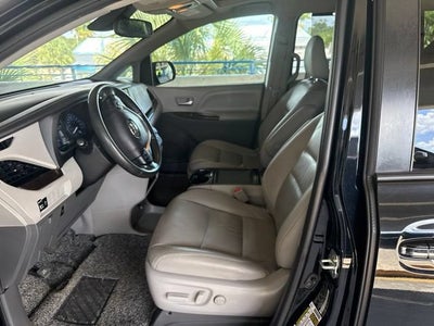 2020 Toyota Sienna XLE Auto Access Seat