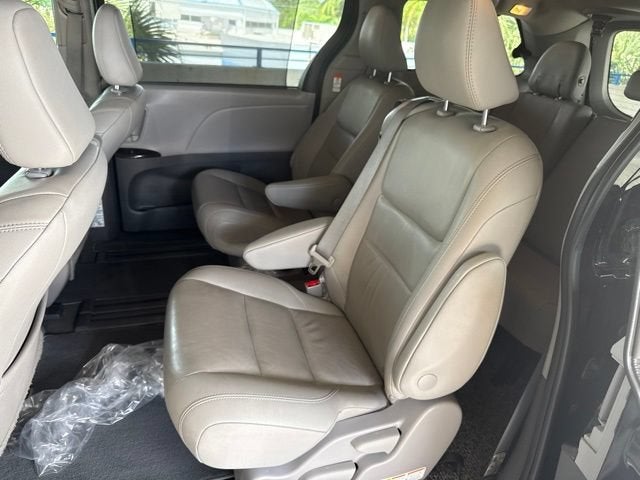 2020 Toyota Sienna XLE Auto Access Seat