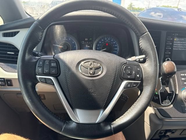 2020 Toyota Sienna XLE Auto Access Seat