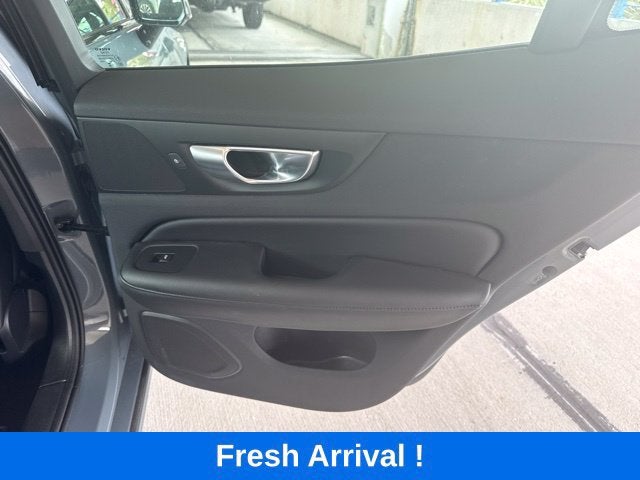 2024 Volvo S60 Plus Dark Theme