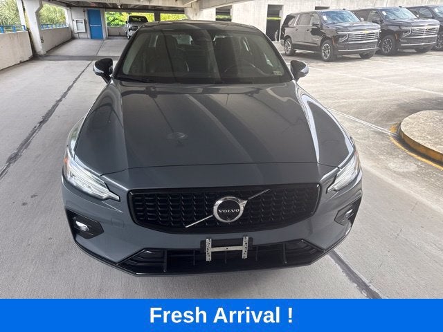 2024 Volvo S60 Plus Dark Theme