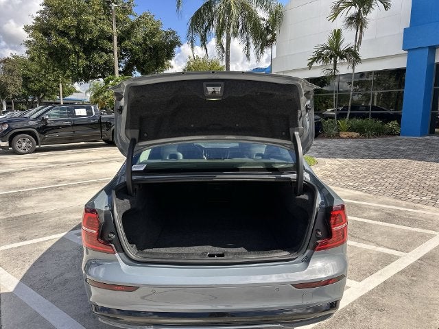 2024 Volvo S60 Plus Dark Theme