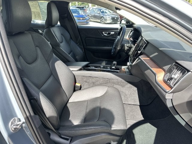 2024 Volvo S60 Plus Dark Theme