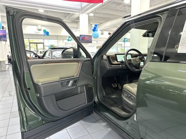 2023 RIVIAN R1S Adventure