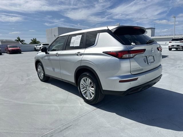 2024 Mitsubishi Outlander ES