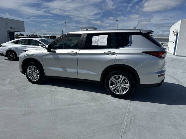 2024 Mitsubishi Outlander ES
