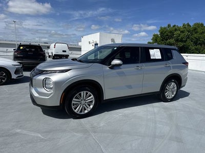 2024 Mitsubishi Outlander ES