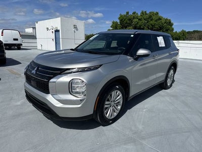 2024 Mitsubishi Outlander ES