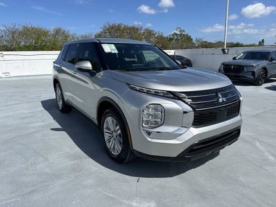 2024 Mitsubishi Outlander ES