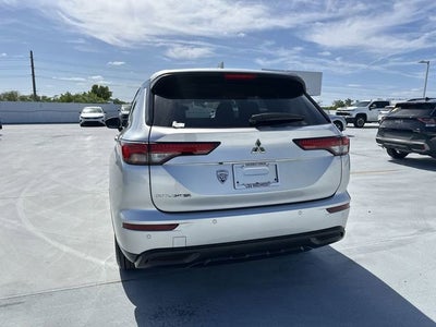 2024 Mitsubishi Outlander ES