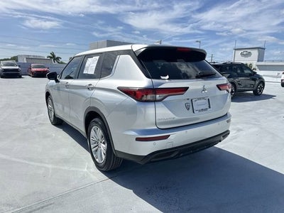 2024 Mitsubishi Outlander ES