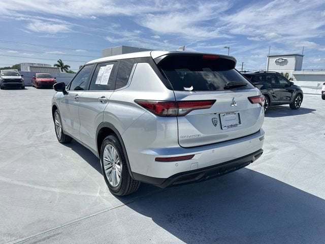 2024 Mitsubishi Outlander ES
