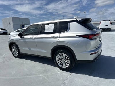2024 Mitsubishi Outlander ES