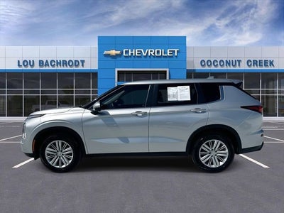 2024 Mitsubishi Outlander ES
