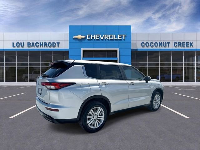 2024 Mitsubishi Outlander ES